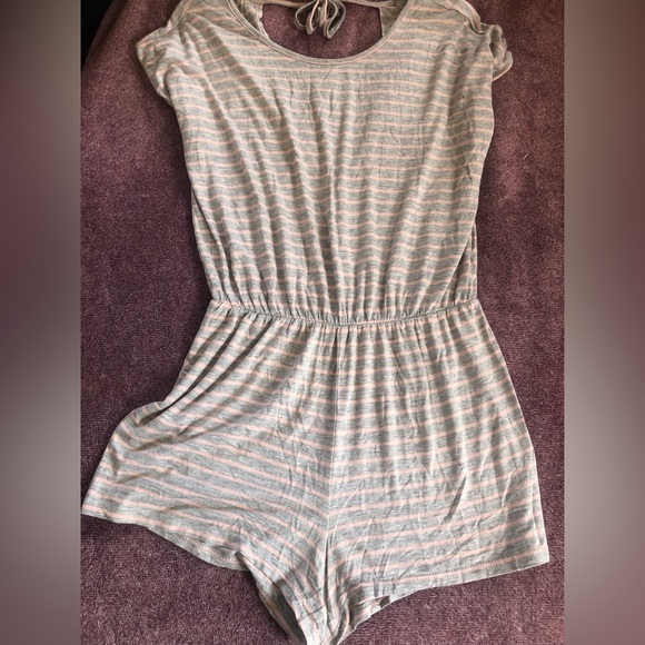 Cute Romper - Picture 2 of 8